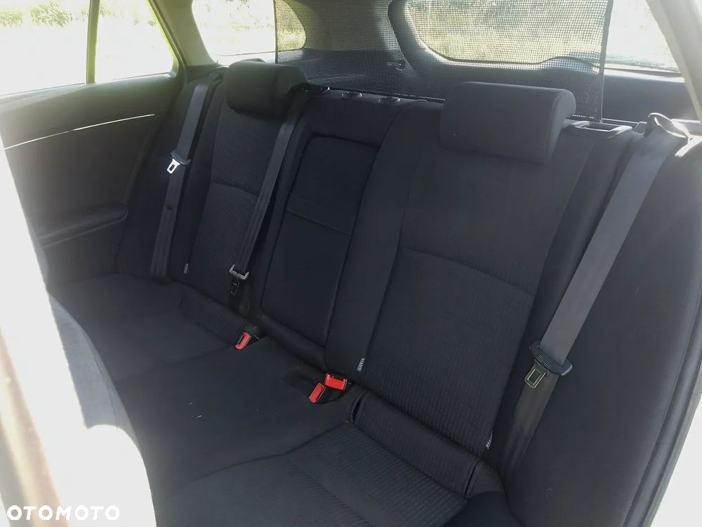 Toyota Avensis - 6