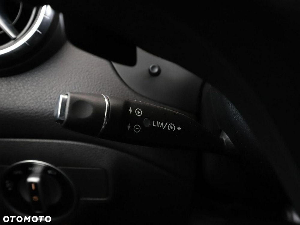 Mercedes-Benz CLA 180 d 7G-DCT Urban - 32