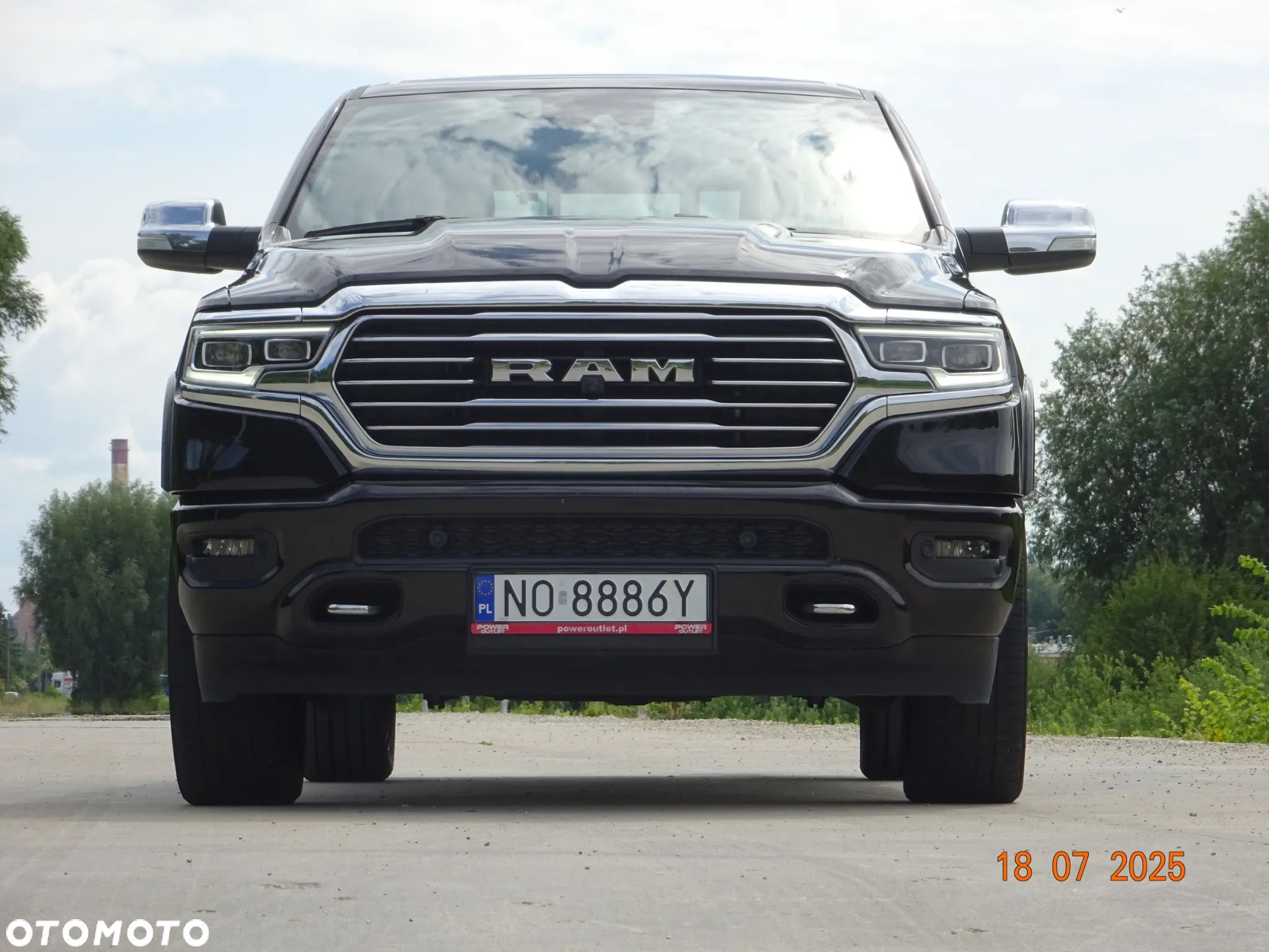 RAM 1500 5.7 eTorque Crew Cab Shortbed Longhorn Chrome - 1