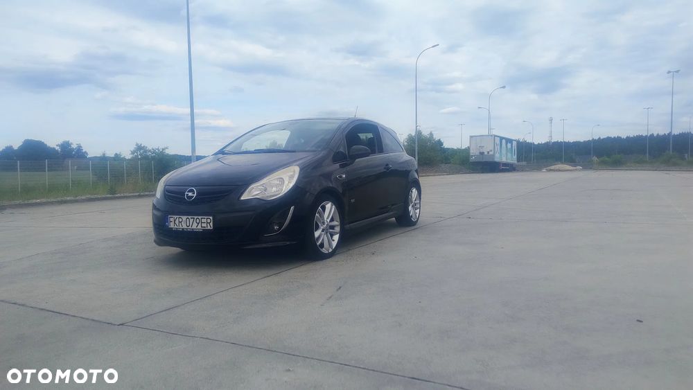 Opel Corsa 1.6 Turbo Color Edition - 1