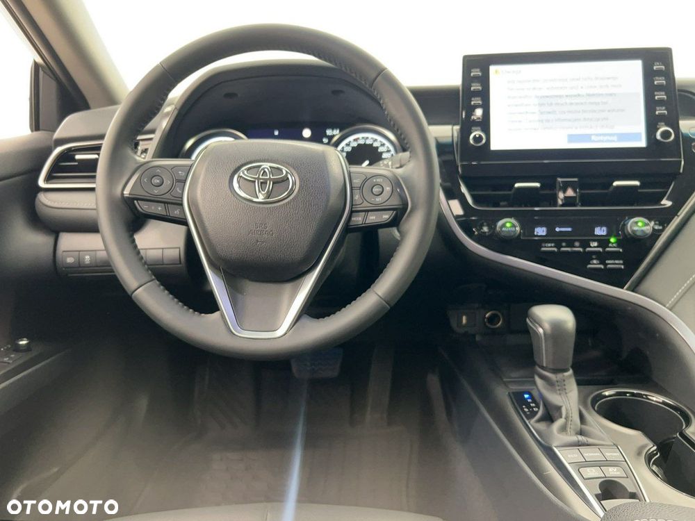 Toyota Camry - 8