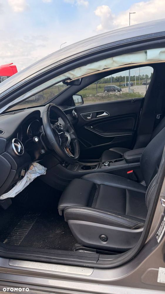 Mercedes-Benz CLA 250 7G-DCT AMG Line - 11