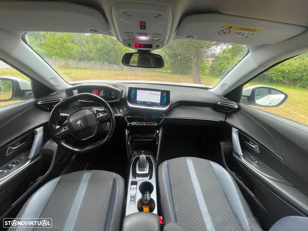 Peugeot e-2008 Allure - 32