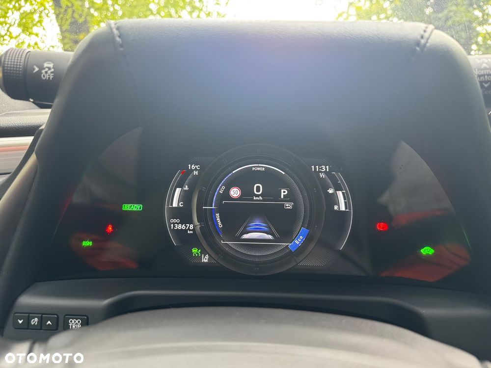 Lexus ES 300h F Sport - 33