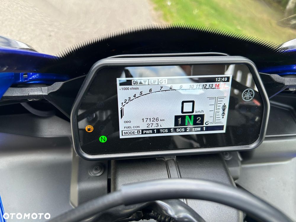 Yamaha R1 - 6