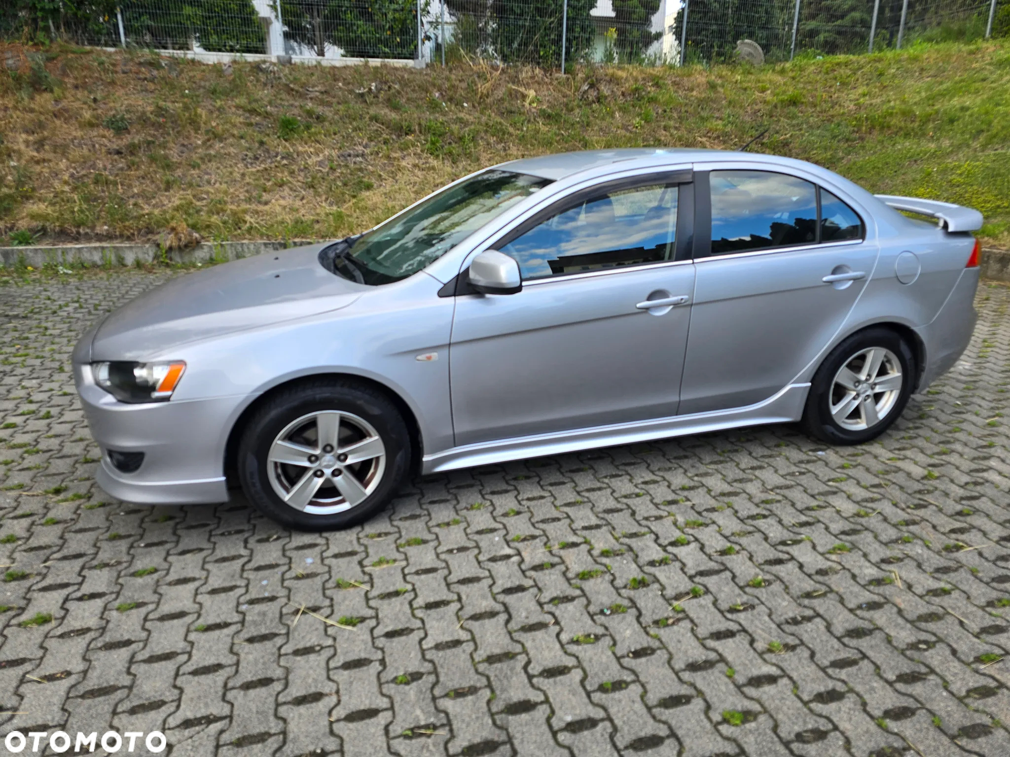 Mitsubishi Lancer 1.8 Intense CVT - 2