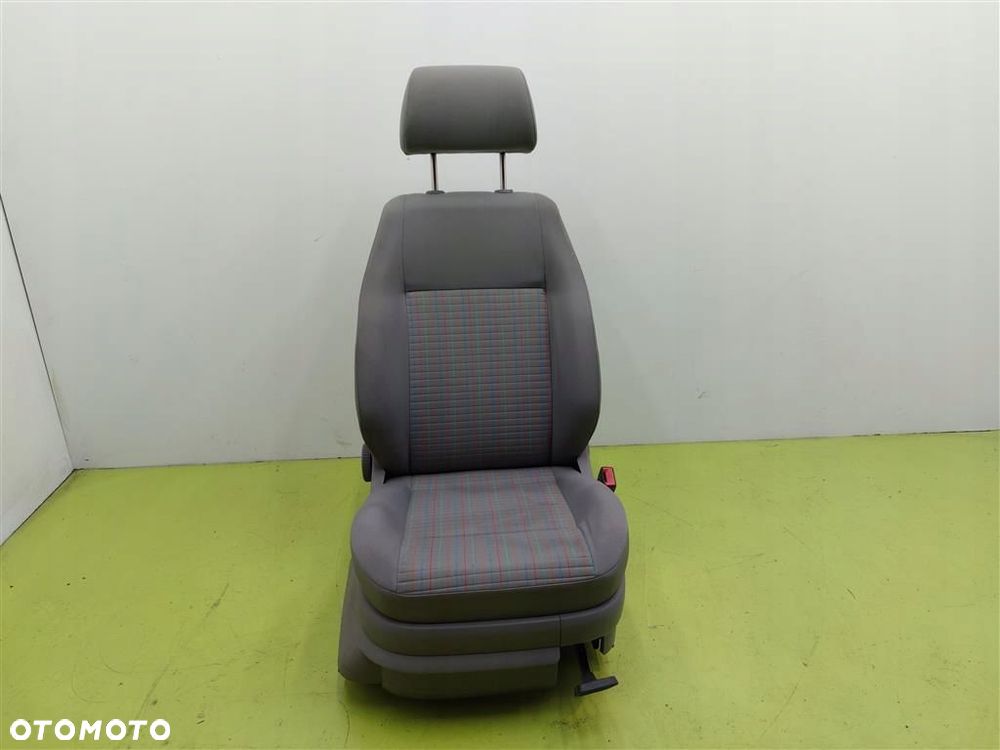 Fotel Przedni prawy VW Polo IV FL 2005-2009R PASAŻER - 1