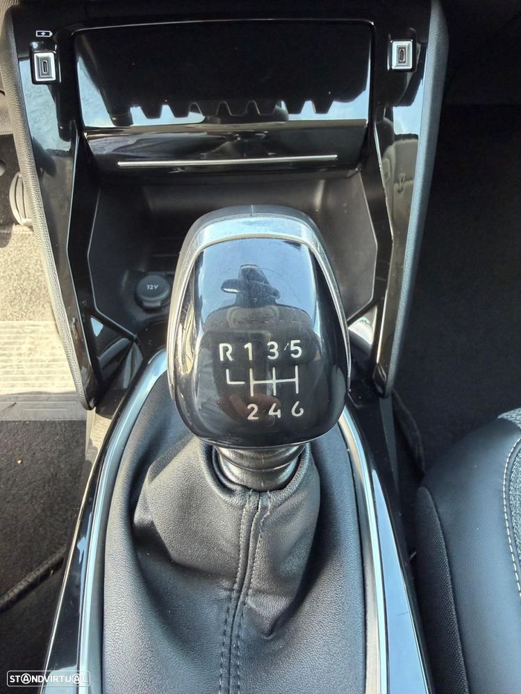 Peugeot 208 1.2 PureTech Allure - 23