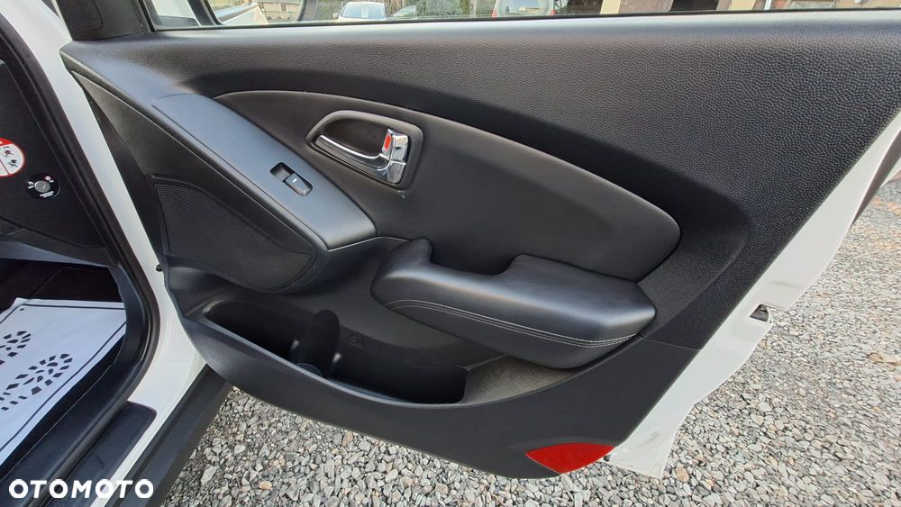 Hyundai ix35 1.6 2WD Fifa World Cup Edition - 16