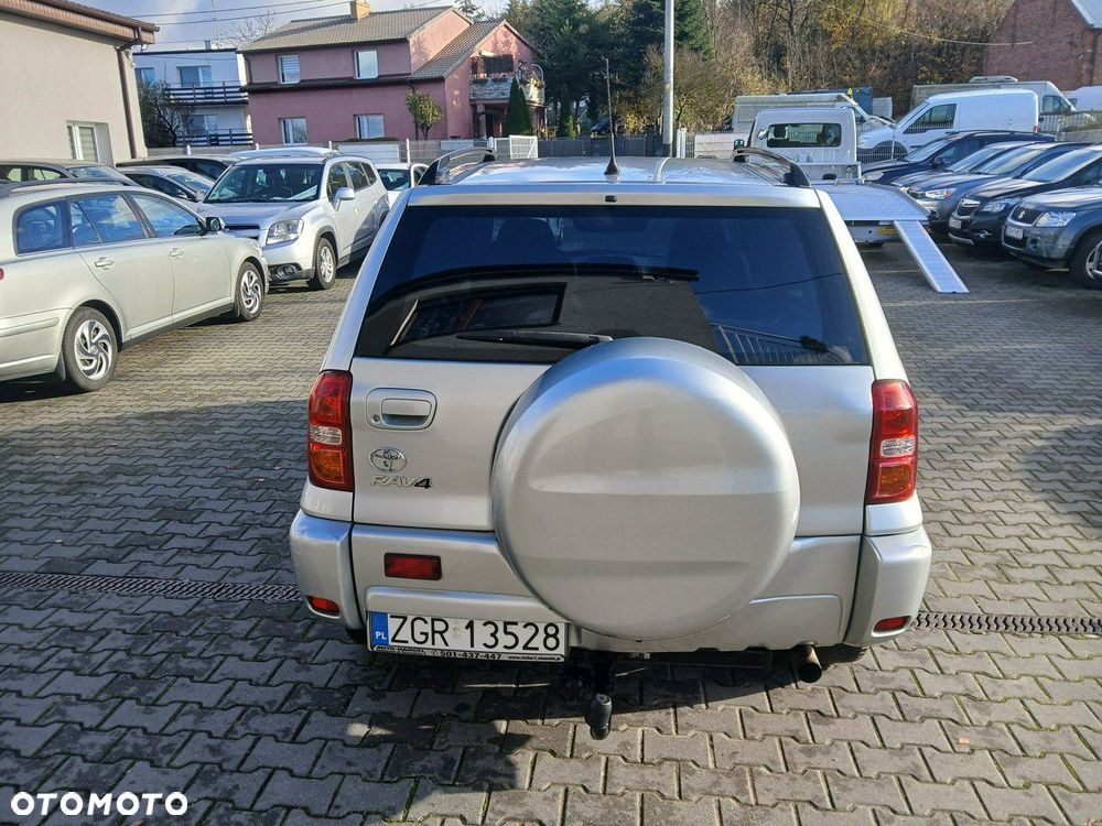 Toyota RAV4 D-4D 4x4 - 6