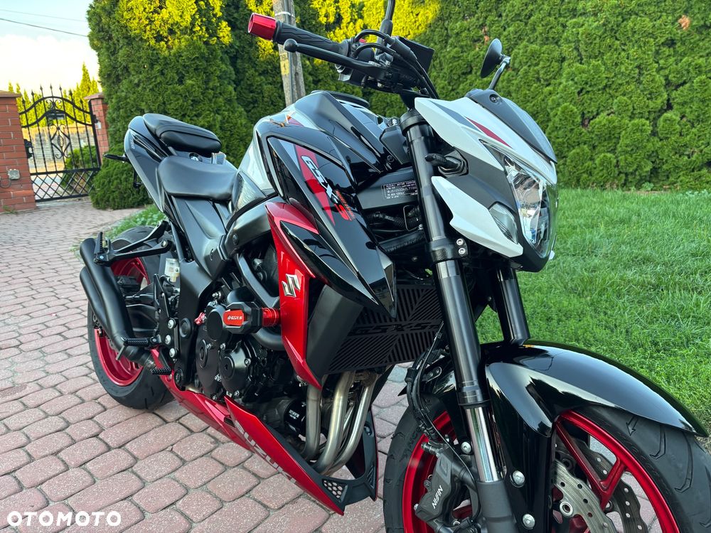 Suzuki GSX - 20