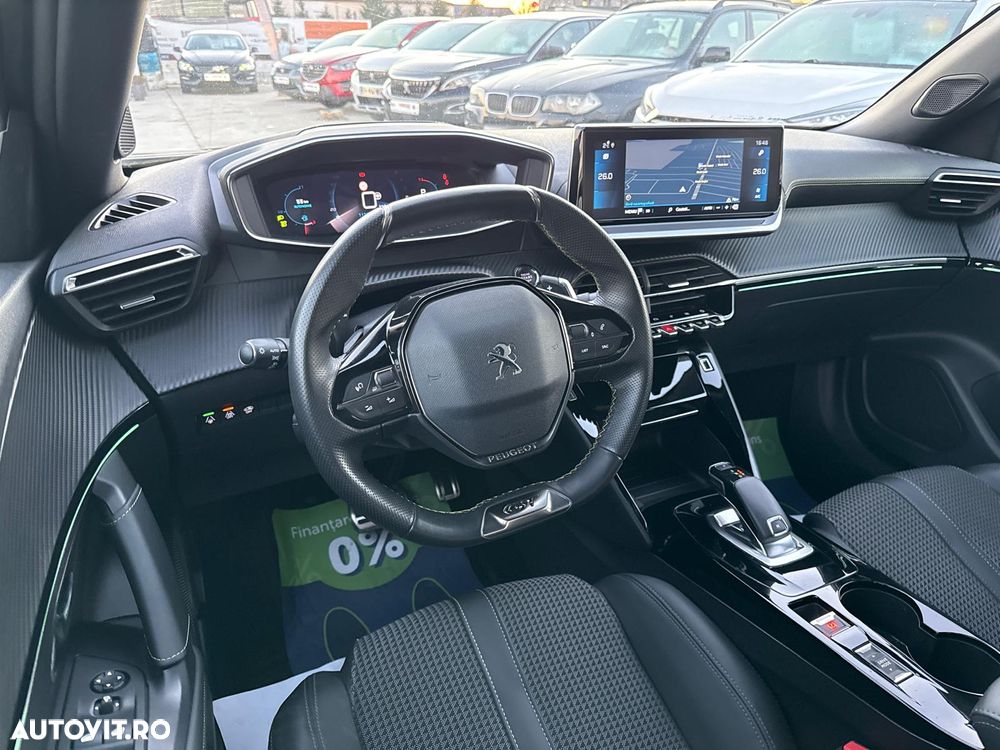 Peugeot 2008 PureTech 130 EAT8 GT Pack - 16