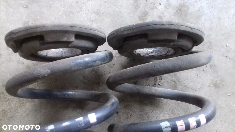 sprężyna przód przednia A6 C6 2.4 - 2