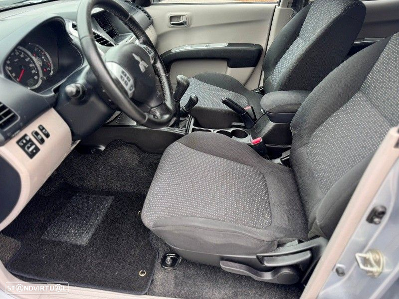 Mitsubishi L200 2.5 DI-D CD Invite AC 4WD - 33