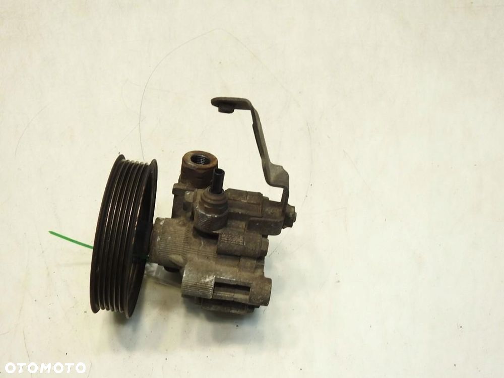 POMPA WSPOMAGANIA TOYOTA COROLLA VERSO II 1.8 VVTI - 5