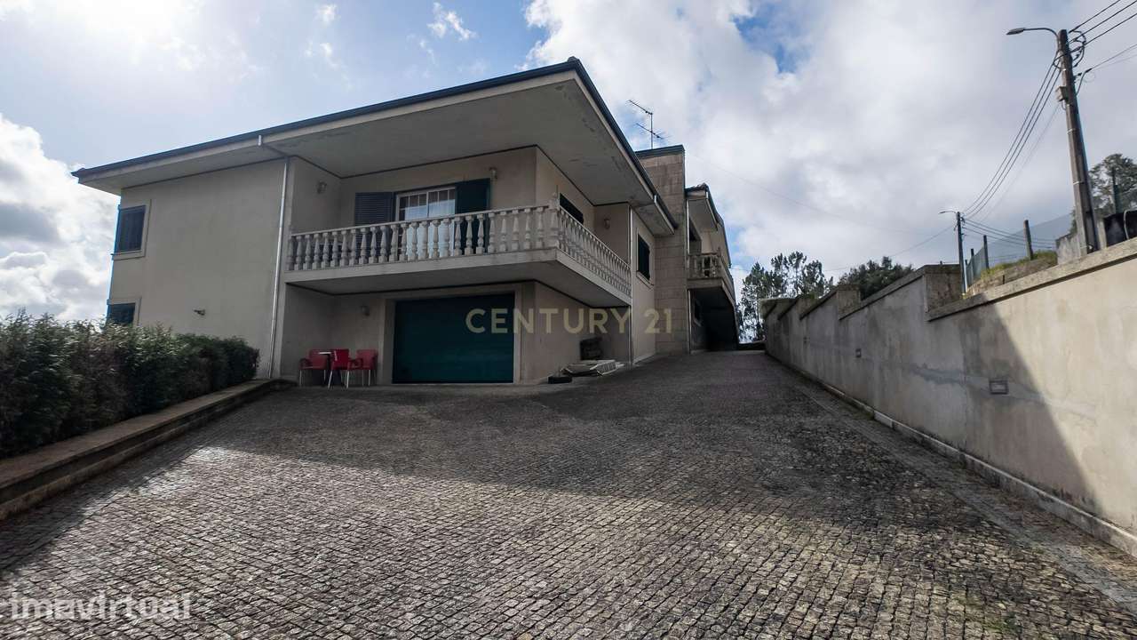 Deslumbrante Quinta T5 com terreno urbano de 5000m2 em Aguiar de Sousa - Grande imagem: 2/60