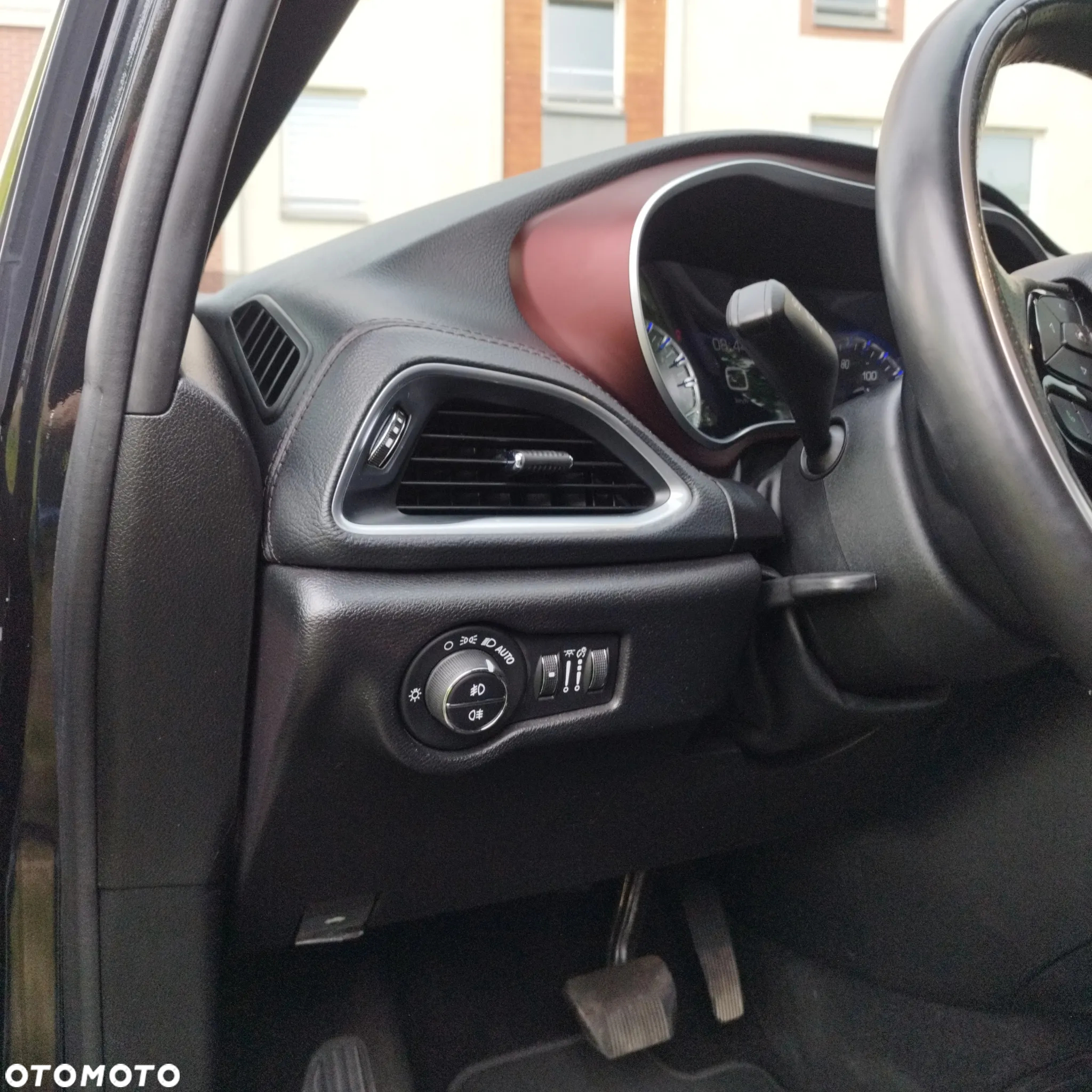Chrysler Pacifica - 17