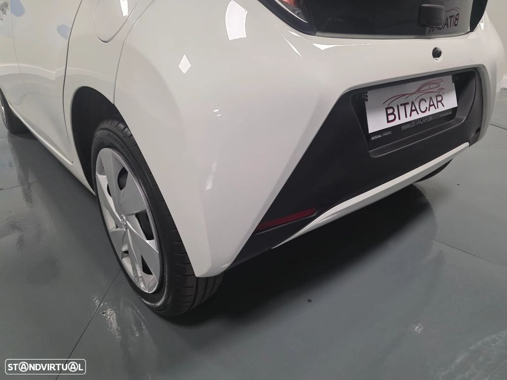 Toyota Aygo 1.0 X-Play Plus MM - 12