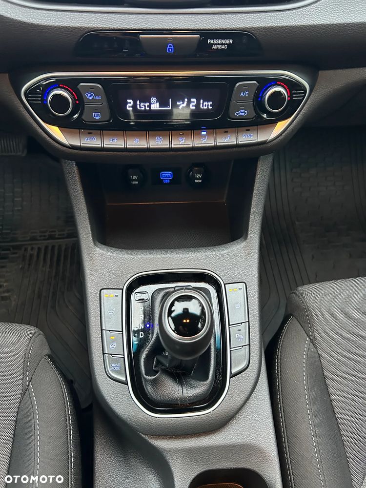 Hyundai i30 1.6 D Comfort DCT - 13