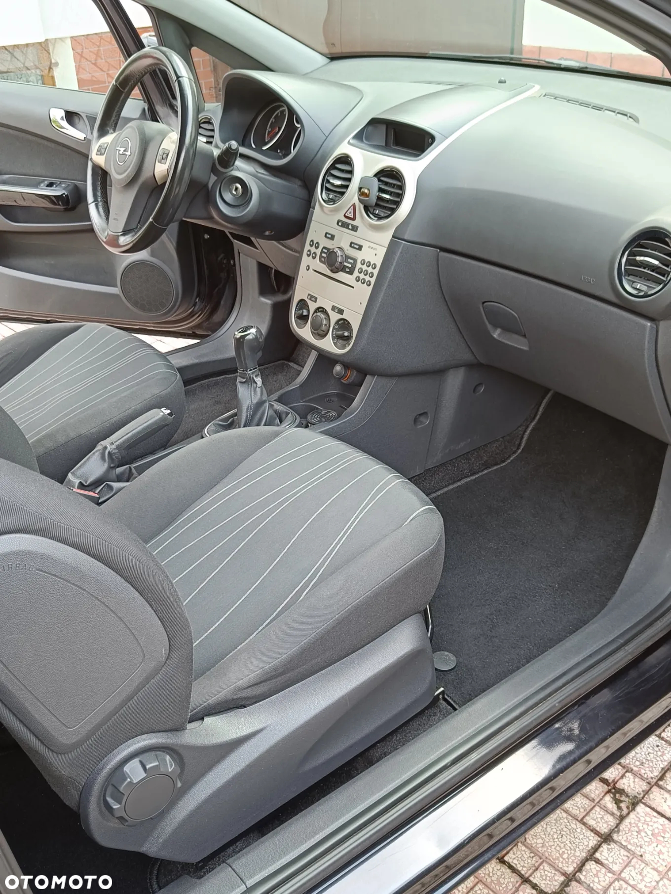 Opel Corsa 1.2 16V Cosmo - 8