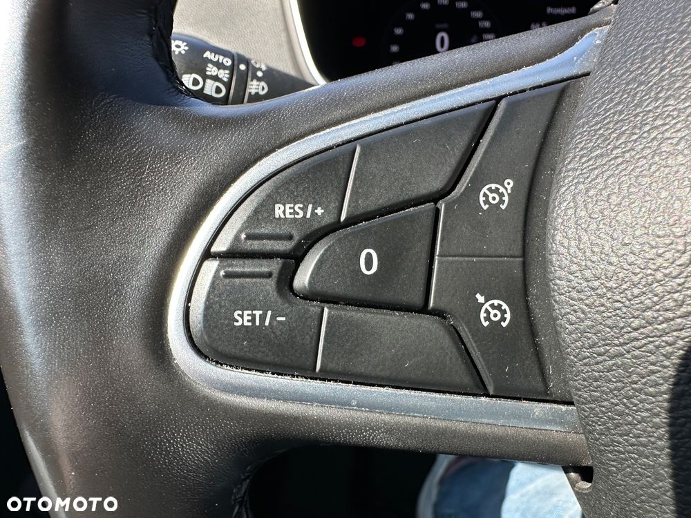 Renault Megane 1.3 TCe FAP Techno EDC - 26