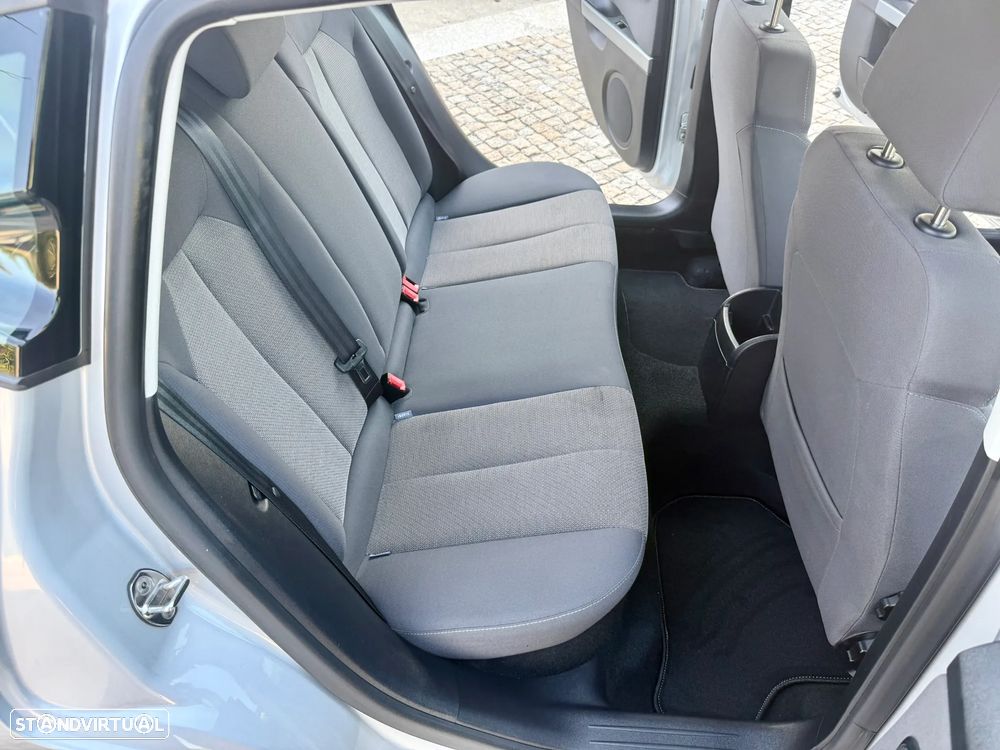 SEAT Leon 1.6 TDI ECOMOTIVE Sport Start/Stop - 27