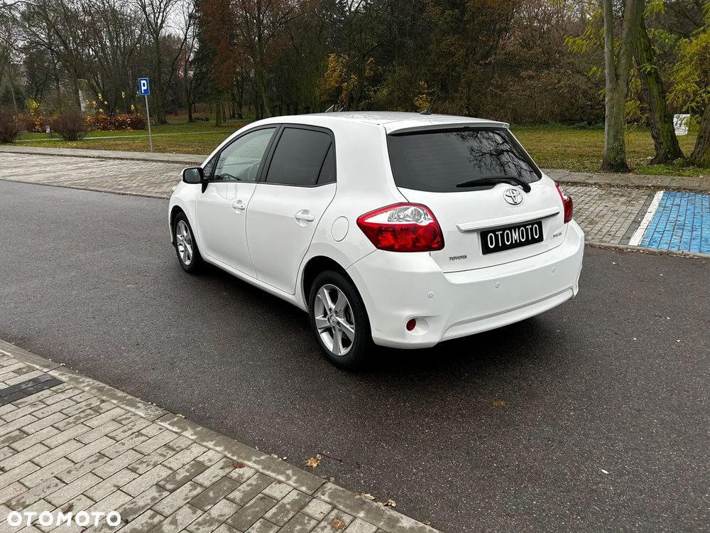 Toyota Auris 1.6 Premium - 1