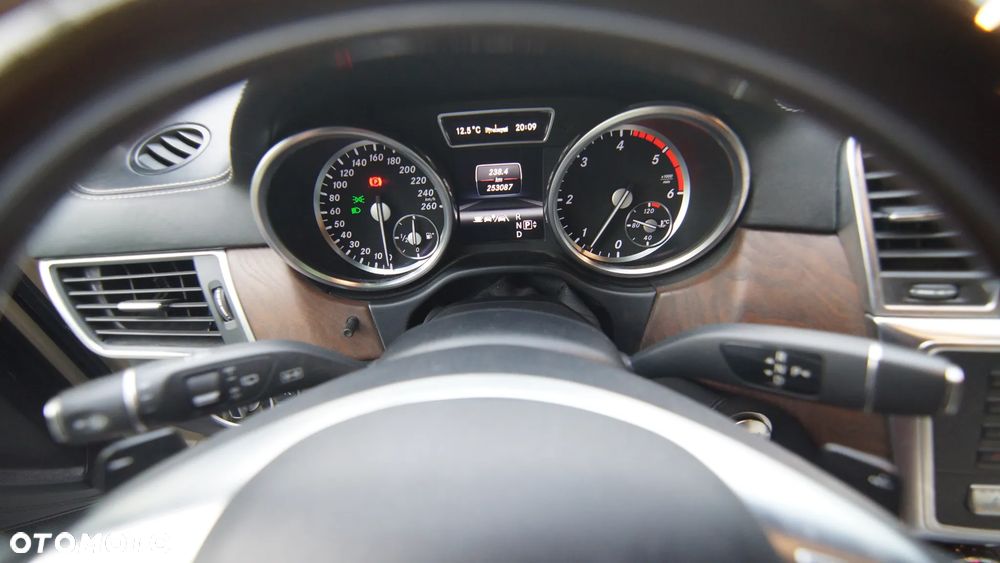 Mercedes-Benz ML - 13