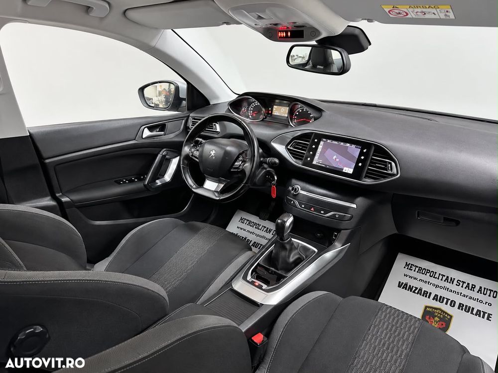 Peugeot 308 - 8