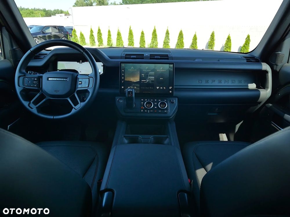 Land Rover Defender - 33