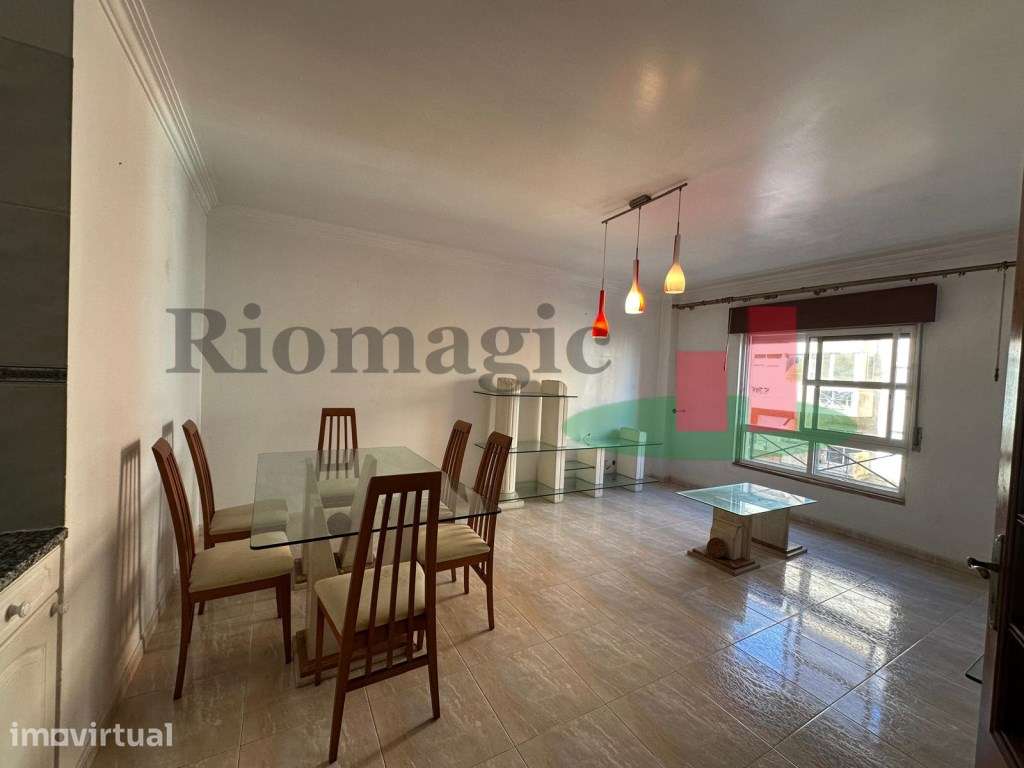 Apartamento T2 - Tapada das Mercês - Grande imagem: 2/19