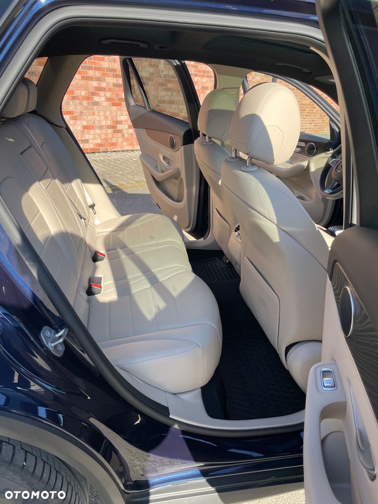 Mercedes-Benz GLC 300 4Matic 9G-TRONIC AMG Line - 15