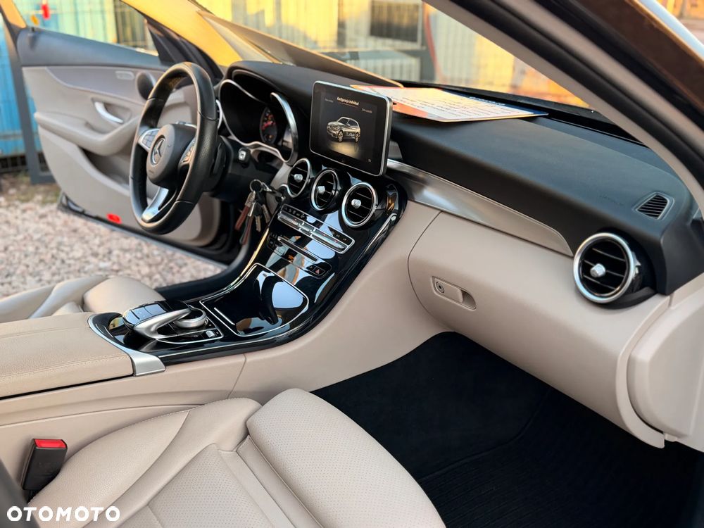 Mercedes-Benz Klasa C 200 4-Matic 7G-TRONIC - 35