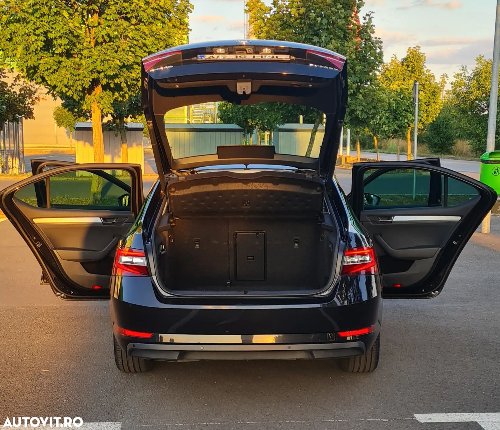 Skoda Superb 2.0 TDI DSG Ambition - 14