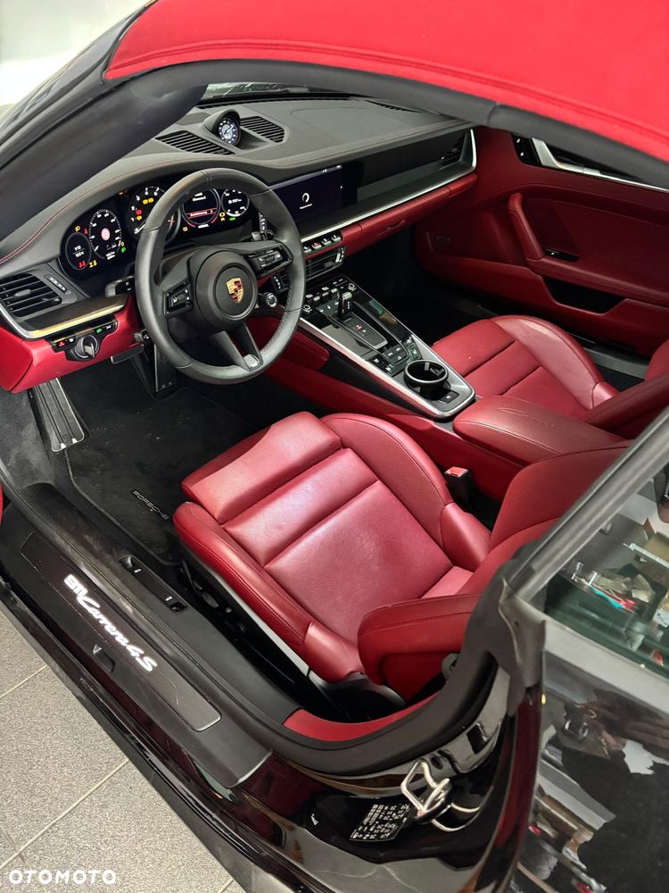 Porsche 911 Carrera 4S - 4