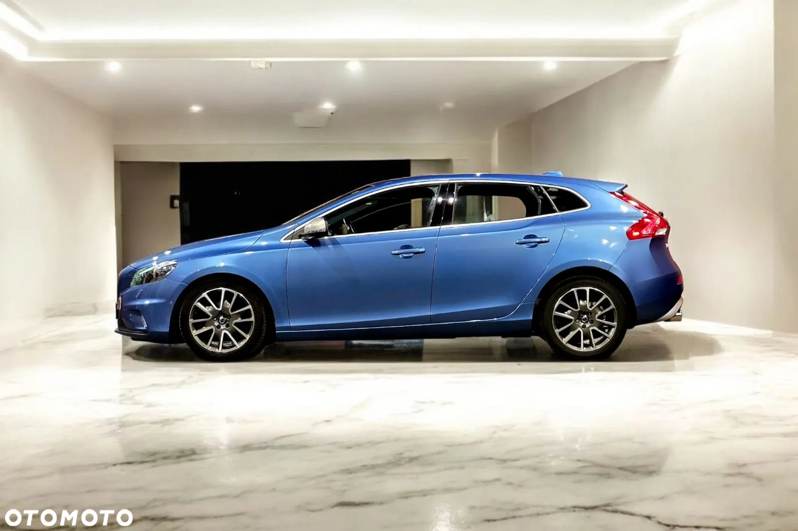 Volvo V40 D2 Drive-E R-Design Momentum - 2