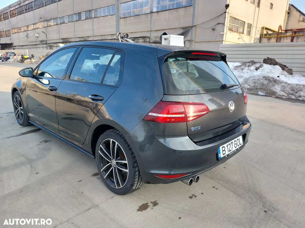 Volkswagen Golf - 5