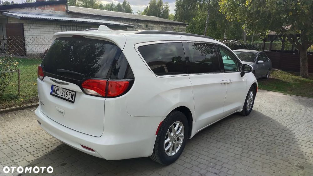 Chrysler Pacifica - 4