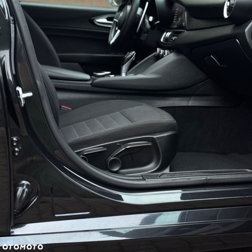 Alfa Romeo Giulia - 24