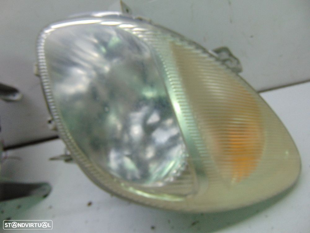 Daihatsu Sirion faróis - 4