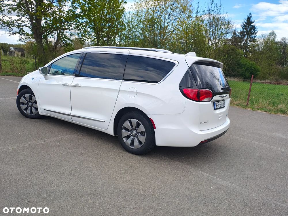 Chrysler Pacifica - 4
