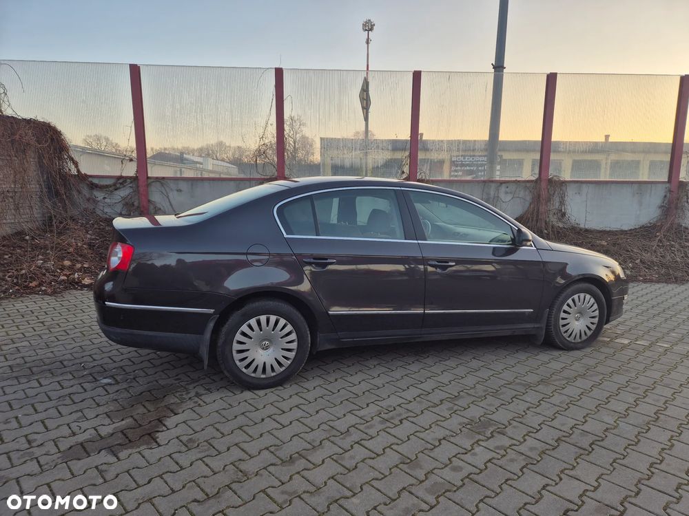 Volkswagen Passat 2.0 TDI DPF Highline - 25