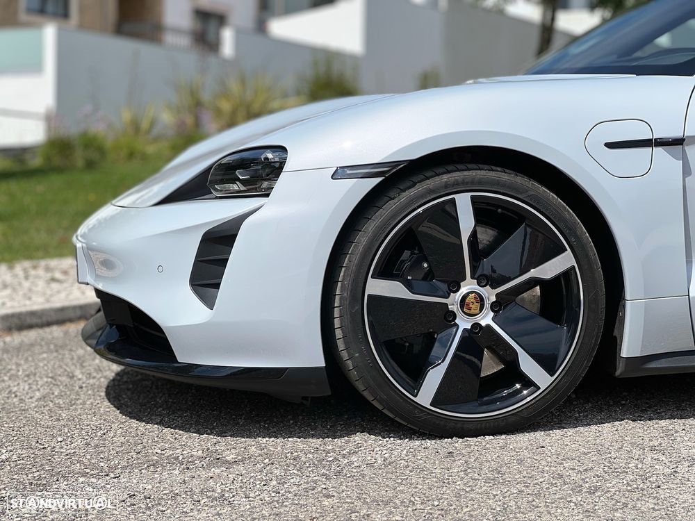 Porsche Taycan Turbo - 11