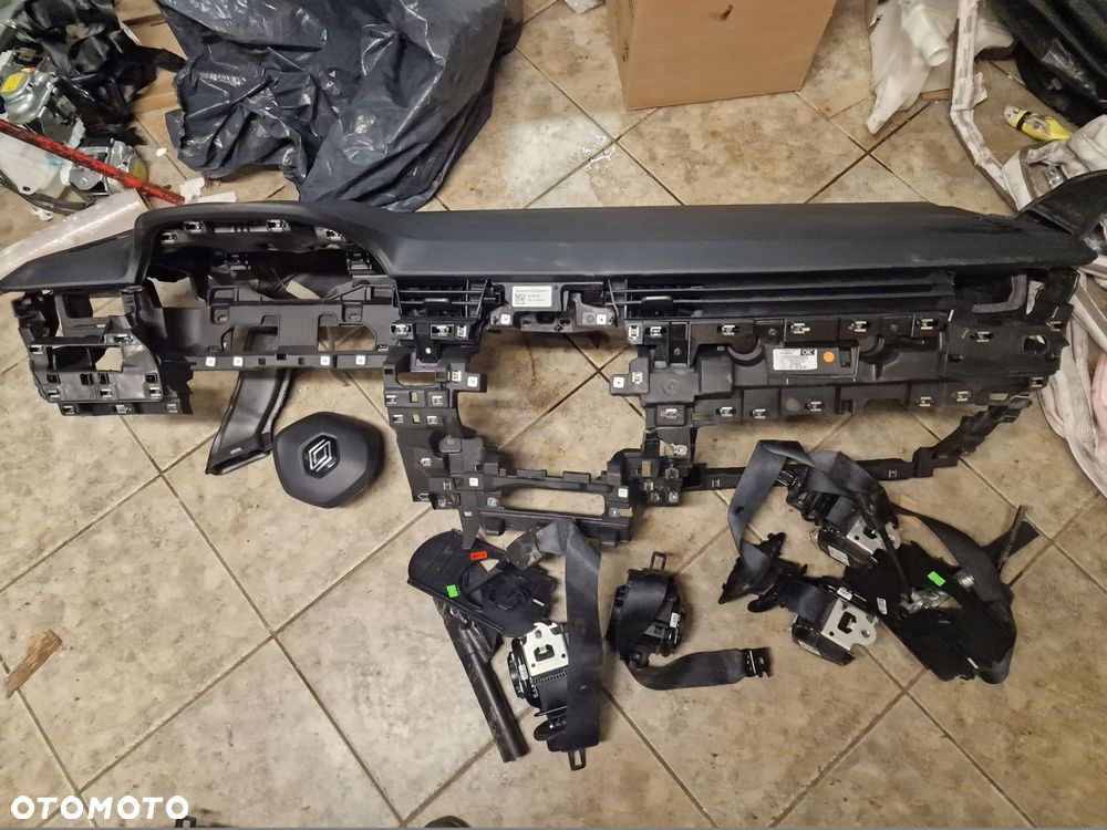 konsola airbag pasy renault clio v 2024 rok - 1