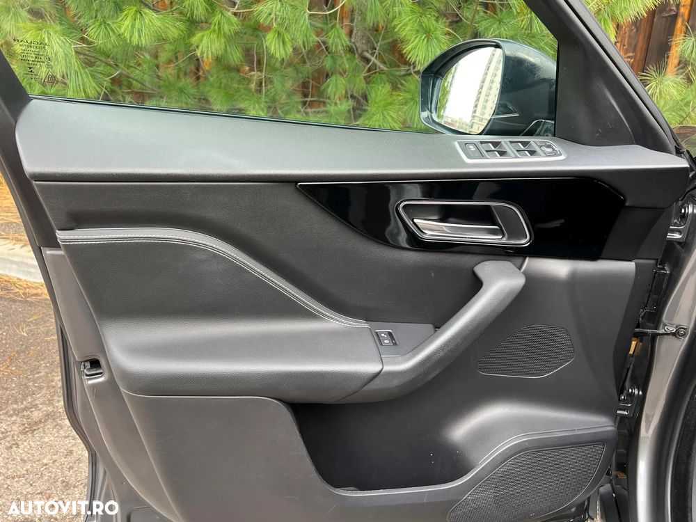 Jaguar F-Pace 25t AWD R-Sport - 15