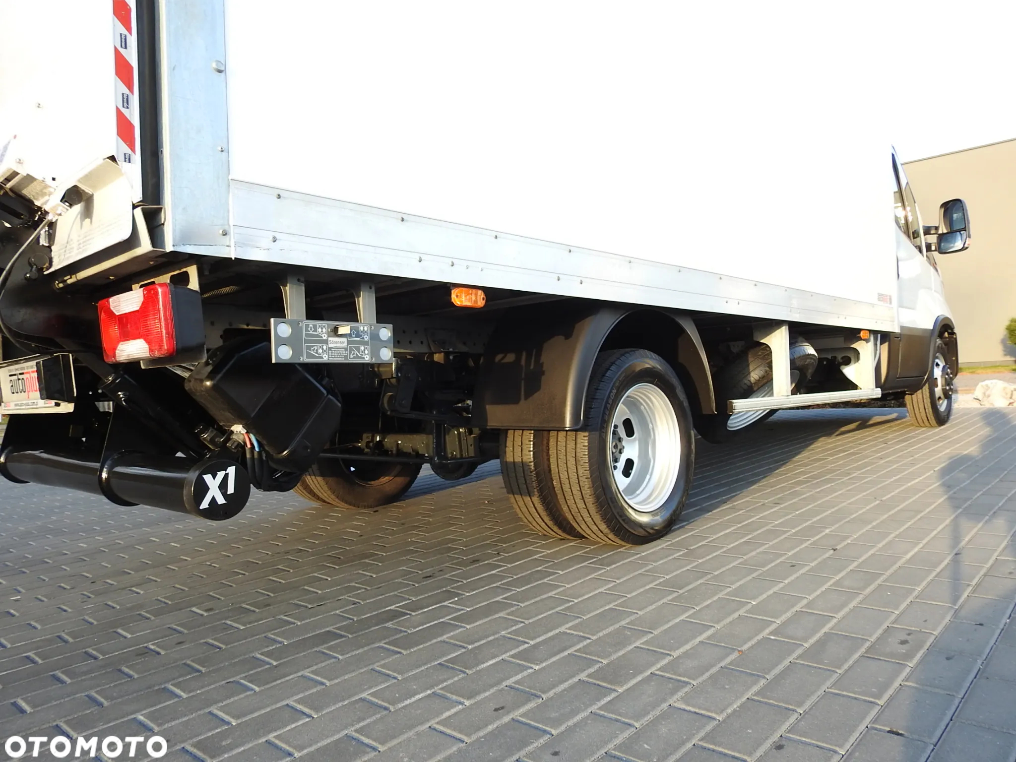 Iveco DAILY 35S16 KONTENER WINDA 8 PALET TEMPOMAT KLIMATYZACJA BLIŹNIACZE KOŁA 160KM [ 689599 ] - 17