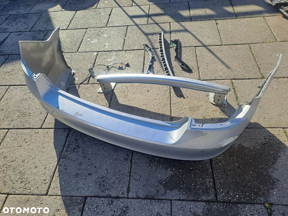 Skoda Rapid LIFTBACK zderzak tylny z PDC kod lakieru LA7W-9156 belka ślizgi i inne - 1