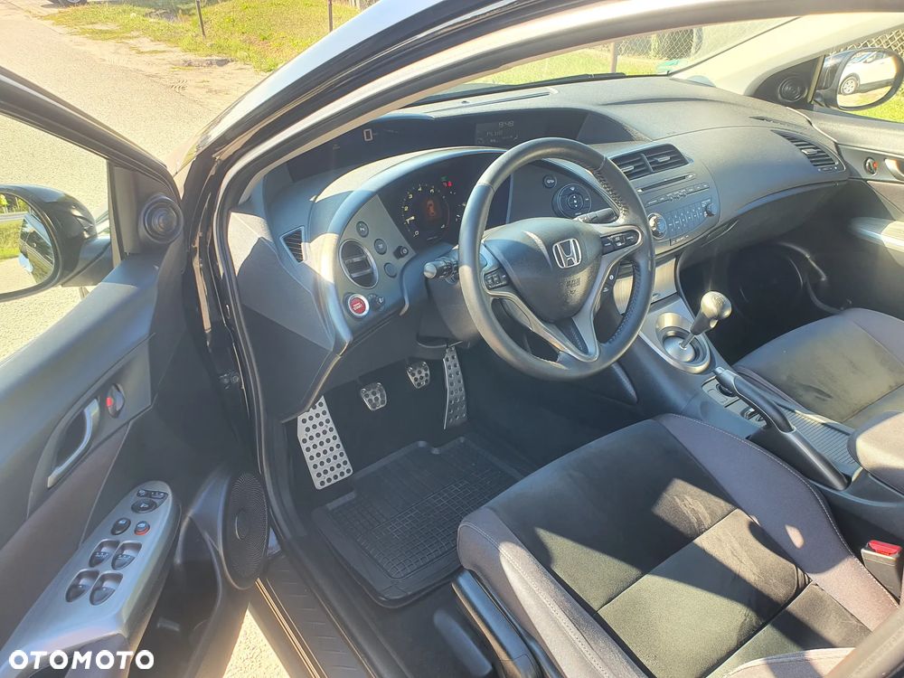 Honda Civic 1.4 i-VTEC Sport Black Edition - 9