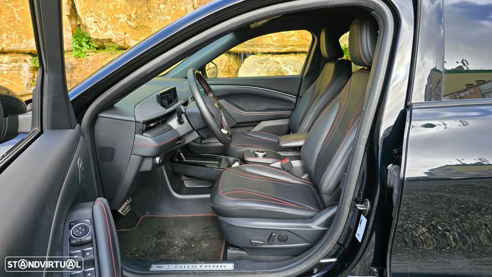 Ford Mustang Mach-E AWD PREMIUM - 48