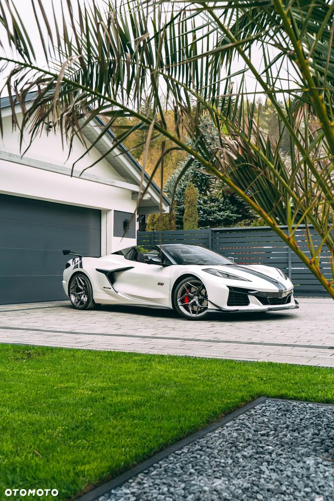 Chevrolet Corvette - 25